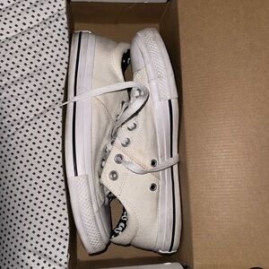 White Converse All Star Tennis Shoes